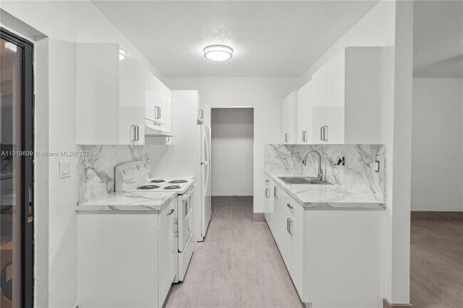 Building Photo - 1291 NE 207th St