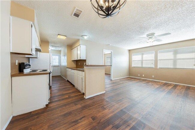 Building Photo - 2604 S Bagdad Rd