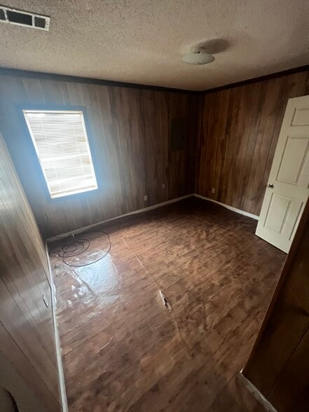 Building Photo - 101 Woods Dr