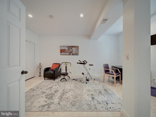 Building Photo - 9205 Frst Grns Dr