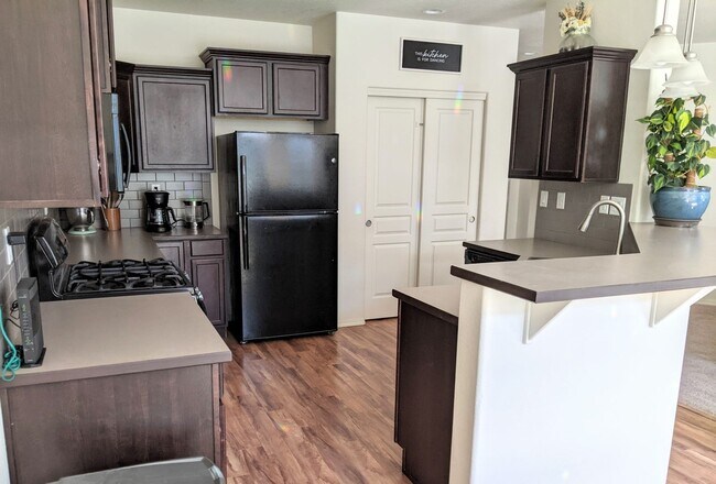 Building Photo - 3 Bed, 2 Bath Single Level Home in SE Bend...