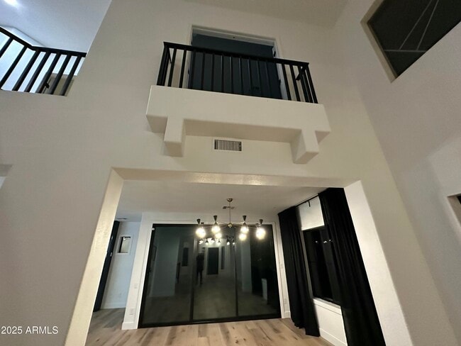 Building Photo - 3533 E Flower St