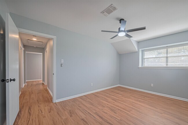 Building Photo - 16506 Amcreek Rd