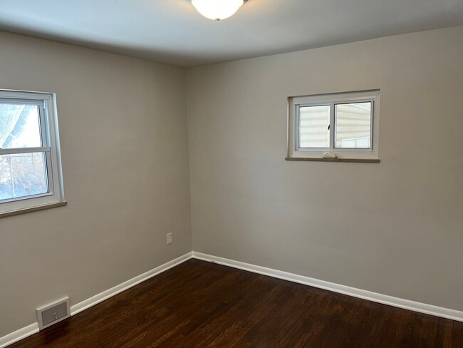 Building Photo - **BEAUTIFULLY REMODELED 3-BEDROOM/1.5 BATH...