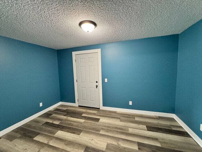 Building Photo - Cute 2 bedroom house in Rock Island