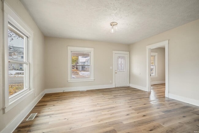 Building Photo - 1012 E Taylor St