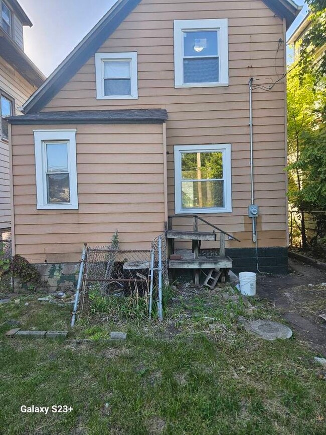 Building Photo - Historic and charming rehabbed property in Downtown Gary