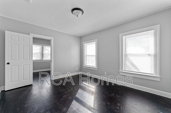 Building Photo - 412 N Bradley Ave