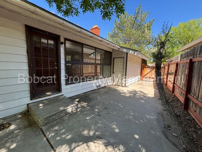 Building Photo - 750 Crain St