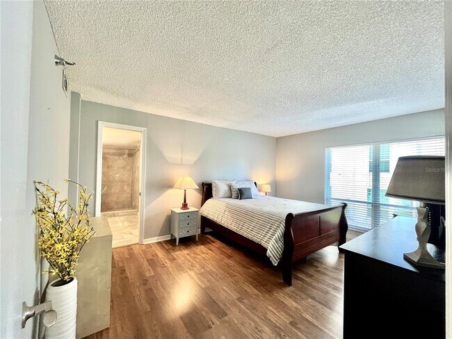 Building Photo - 204 Quayside Cir