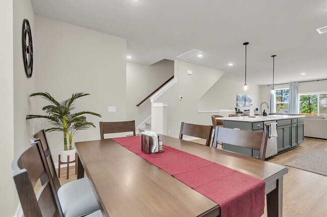 Building Photo - Beautiful 4-Bedroom, 3.5-Bathroom Townhome...