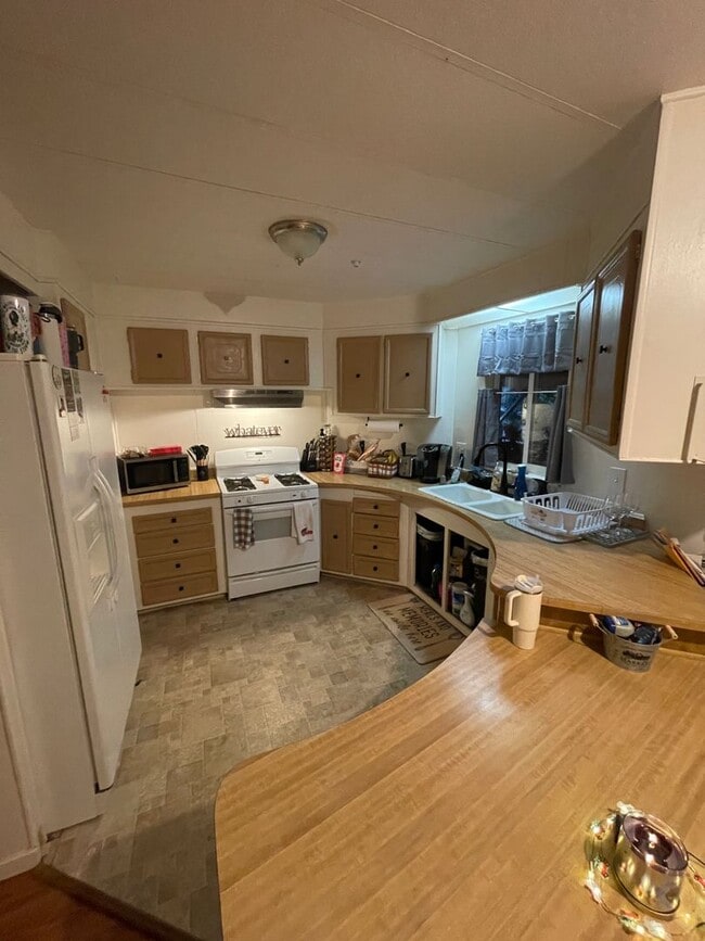 Building Photo - Magalia Home for rent, 1 car garage, 2 bed...