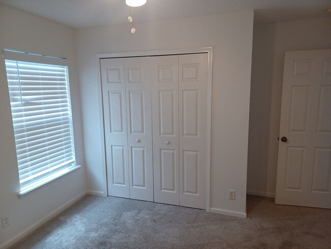 Building Photo - Large 3 BR 2 BA Rental in Desirable Area