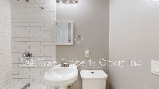 Building Photo - 694 Sycamore St