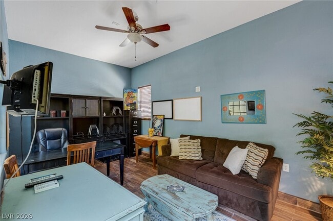 Building Photo - 724 Pinnacle Heights