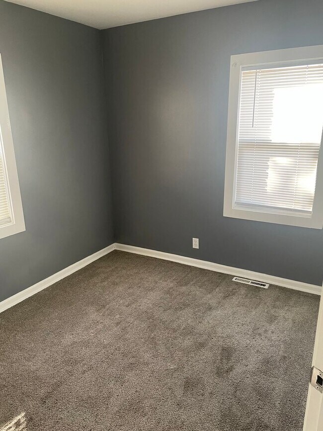 Building Photo - Brick Home with 2 Bathrooms