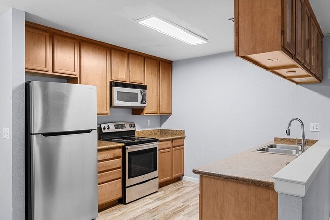 Building Photo - $200 Off First Months Rent! Flexible Lease...