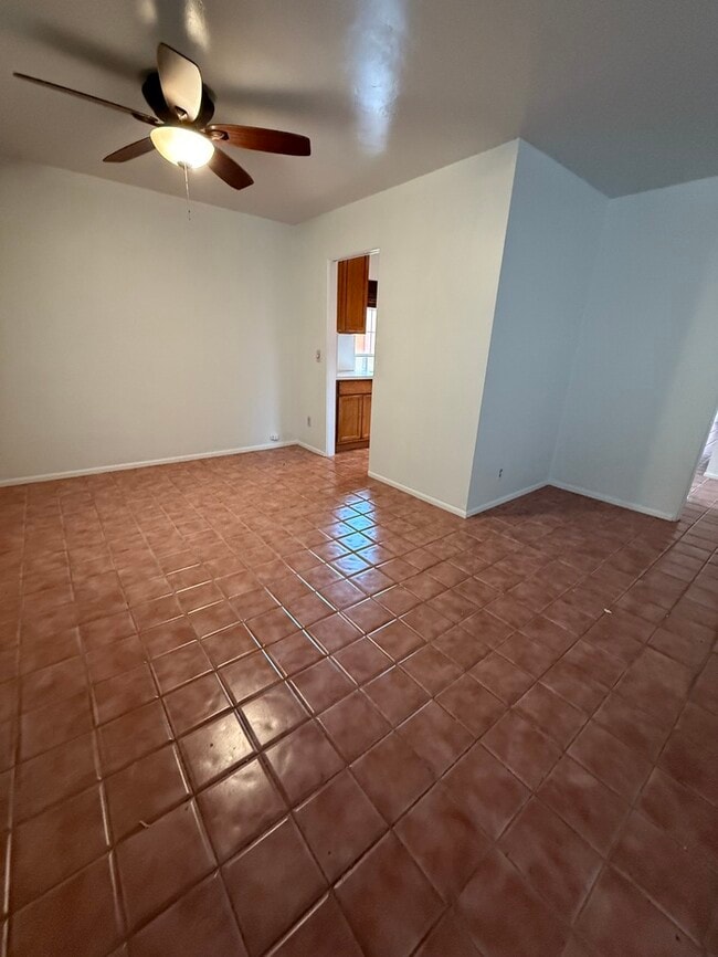 Building Photo - HOUSE FOR RENT