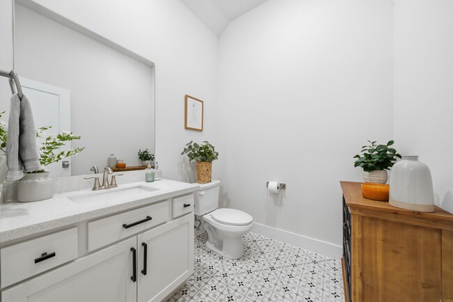 Building Photo - 1807 Bingham St