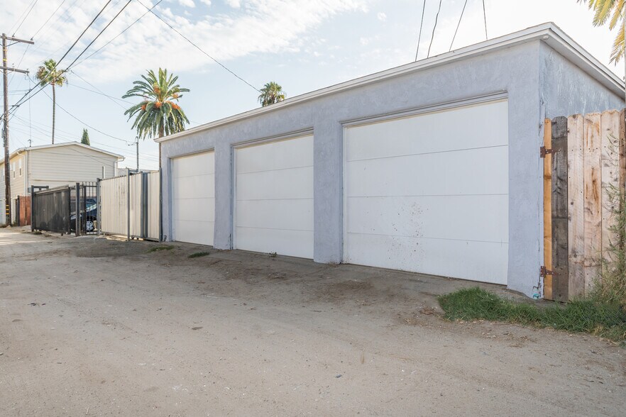 Single Car garage w/ remote - 4083 38th St