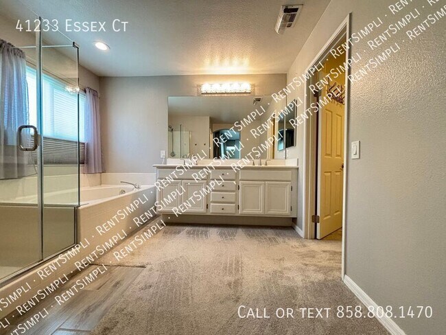 Building Photo - 41233 Essex Ct