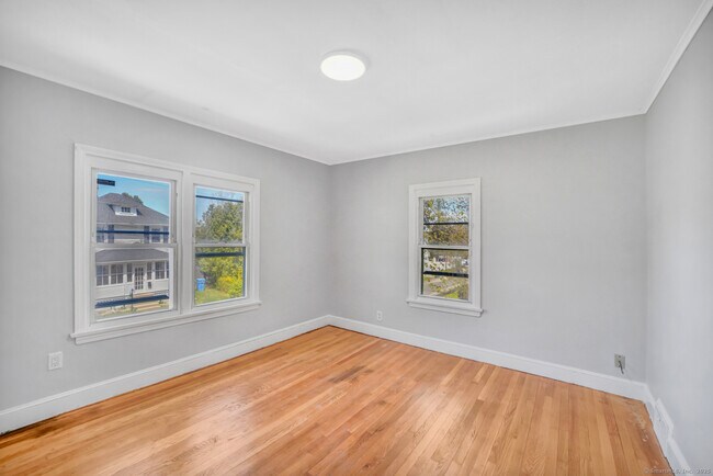 Building Photo - 43 Moorland Ave