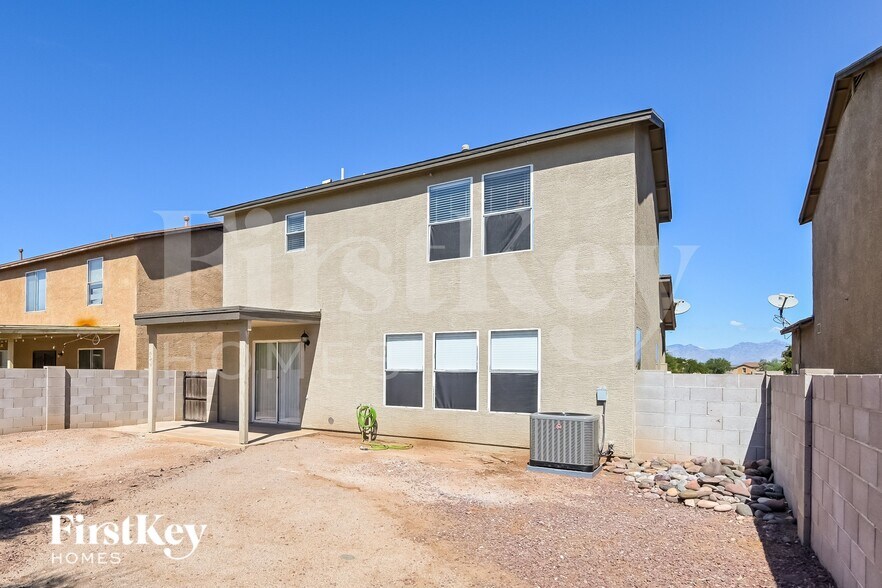 Building Photo - 6140 E Bramble St