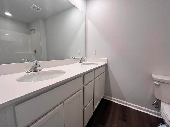 Building Photo - 433 Jackson Pt Cir