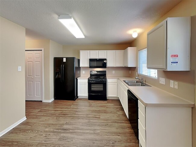 Building Photo - 3642 Apple Dale Dr