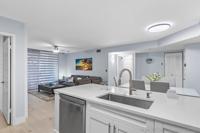 Building Photo - 140 Yacht Club Way
