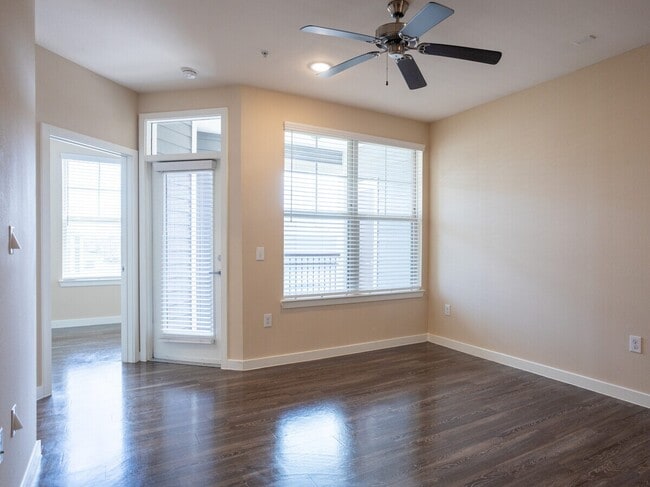 Building Photo - Save Big—Call Now! Get $500 Off Your Rent!