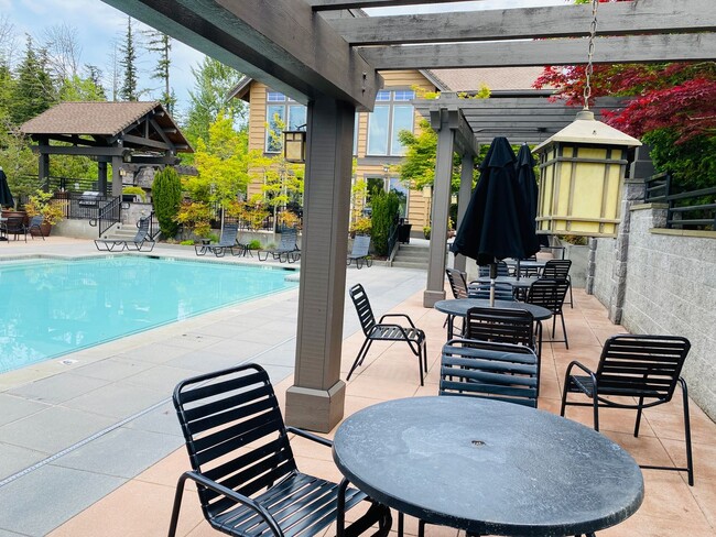 Building Photo - Incredible Custom Townhome