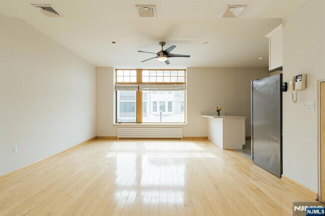 Building Photo - 30 Park Ave