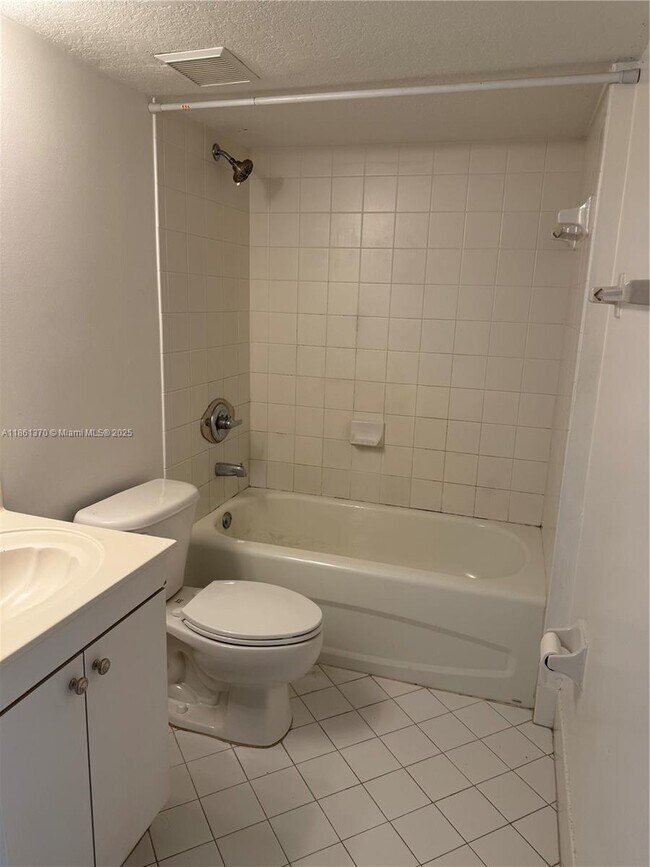 Building Photo - 1261 SE 28th Ct