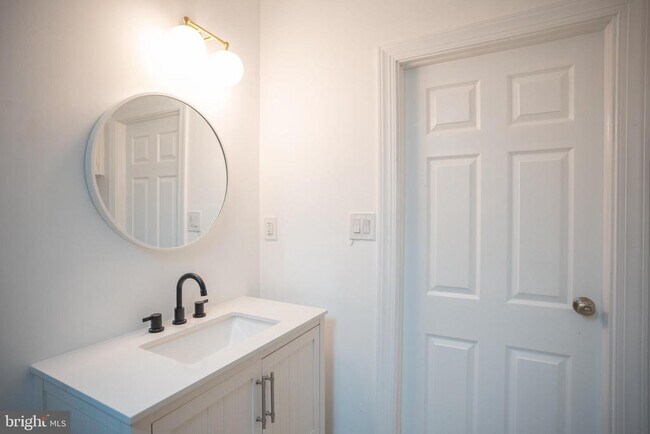 Building Photo - 623 Fitzgerald St