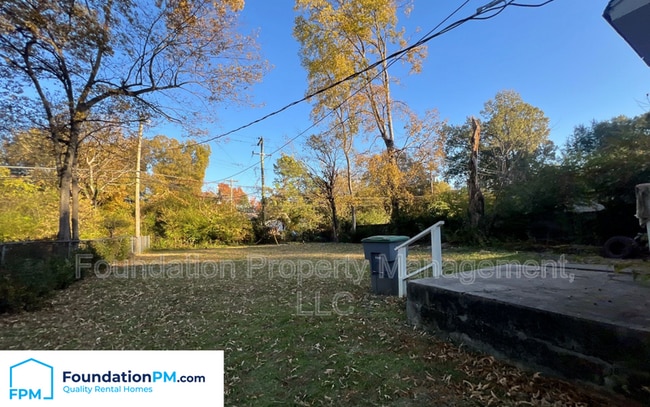 Building Photo - 1570 Rebecca St