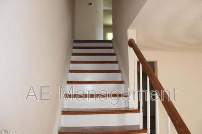 Building Photo - 1556 Darren Cir