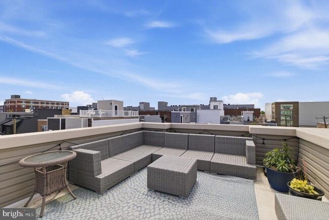 Building Photo - 2249 Kimball St