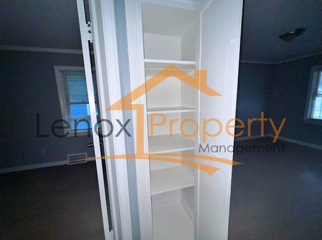 Building Photo - 4 Bedroom Home In Eastpointe