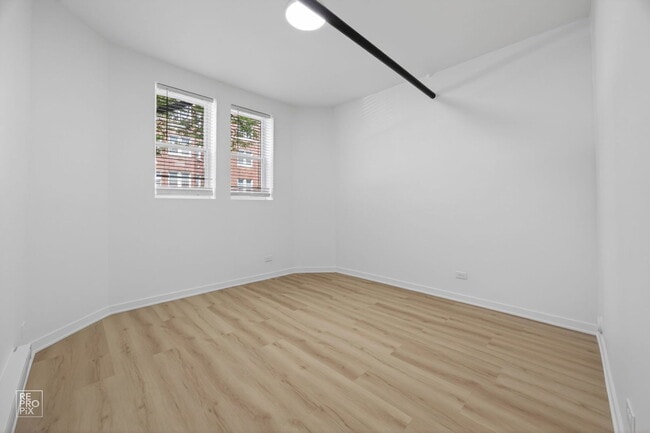 Building Photo - 2156 W Arthur Ave