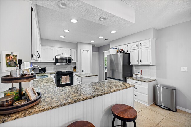 Building Photo - 507 Nassau Dr