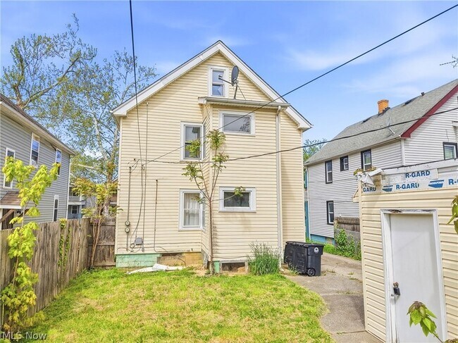 Building Photo - 515 E 143rd St