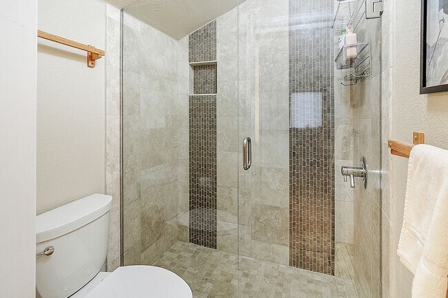 Building Photo - Move In Special! Furnished! Updated 3bed/3bath! 1 car garage! Heat included! Flexible lease terms!