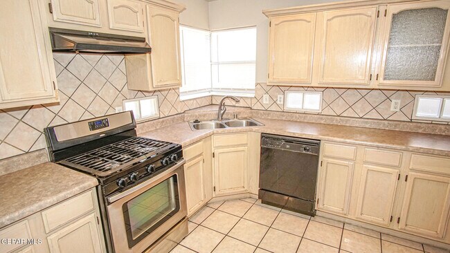 Building Photo - 7481 Umbria Dr