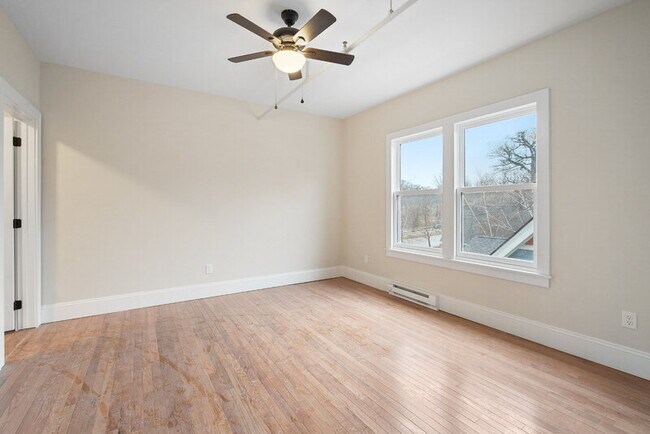 Building Photo - 702 20th St