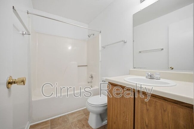 Building Photo - 2724 Peach St