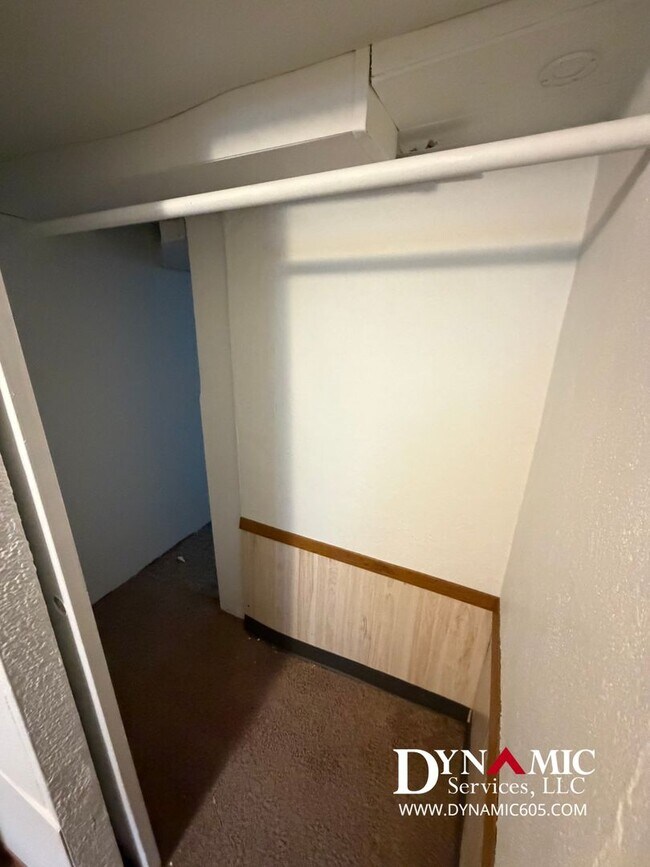 Building Photo - 4+ Bedroom, 2 Bath House By Augustana and USF