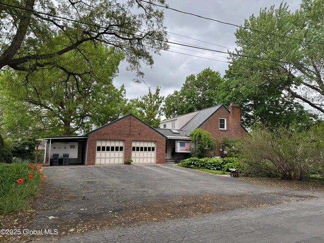 Building Photo - 1366 Helderberg Ave