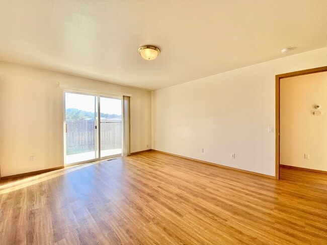 Building Photo - 809/811 Jamie Drive