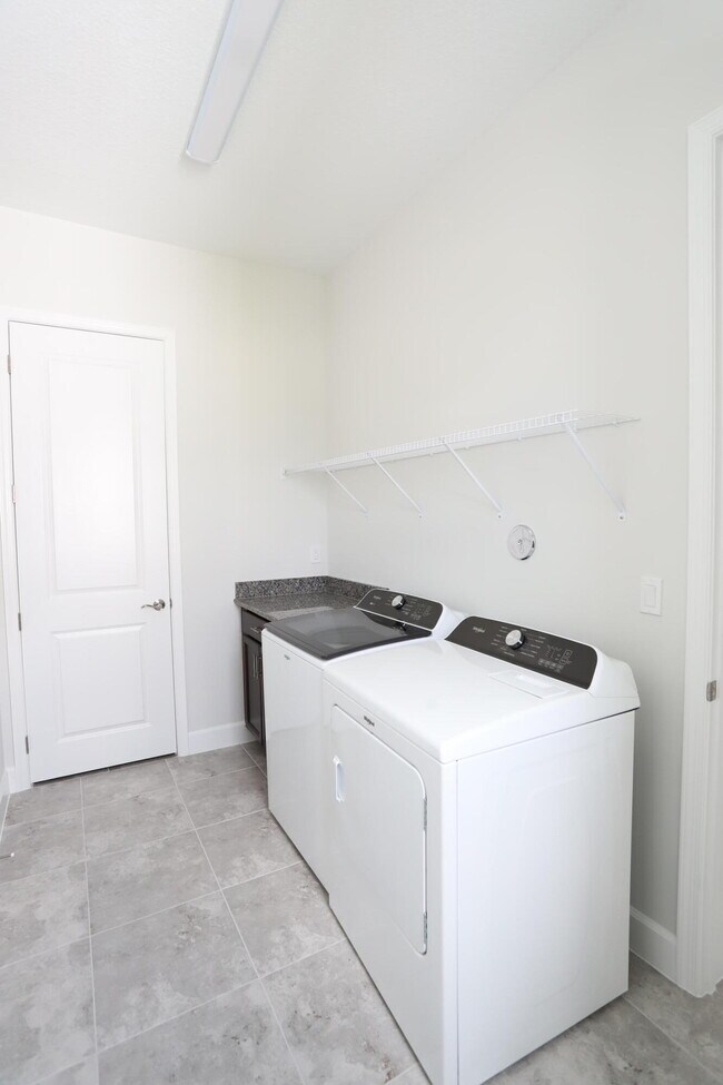 Building Photo - 15192 Wildwood Cir